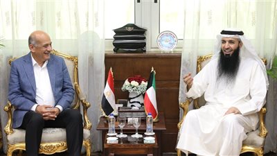  خلال زيارة لميناء الإسكندرية، إشادة كويتية بإنجازات النقل البحري المصري