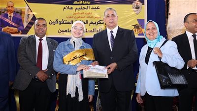 نقيب المحامين يكرم٤٠٠ طالب متفوق من أبناء محامي الإسكندرية 