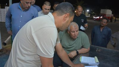 للاطمئنان على سير العمل وانتظام التوريد، الزملوط يتفقد مجمع التمور بالخارجة