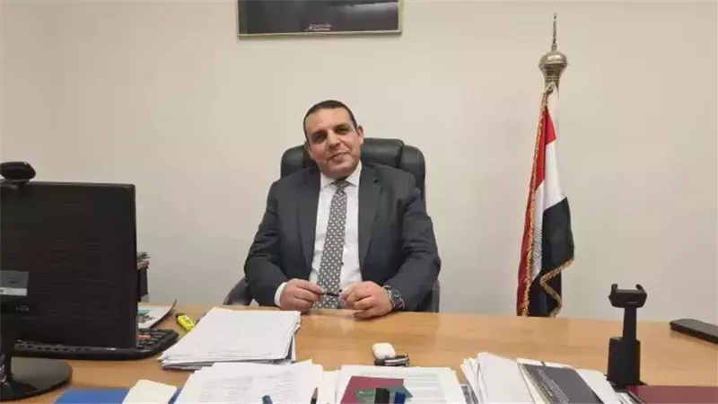 الدكتور عبد العزيز
