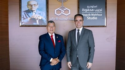 سفير فنزويلا يزور استديو نجيب محفوظ ويتحدث عن مرور 75 عامًا على العلاقات مع مصر 