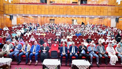 جامعة الفيوم تكرم 130 من أبناء أعضاء هيئة التدريس والعاملين لتفوقهم الدراسي