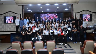 وزير الرياضة يكرم بطلات كرة اليد والسلة بعد التتويج ببطولة أفريقيا للشابات