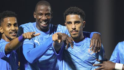 نيوم يتقدم على الأخدود بهدف بالشوط الأول