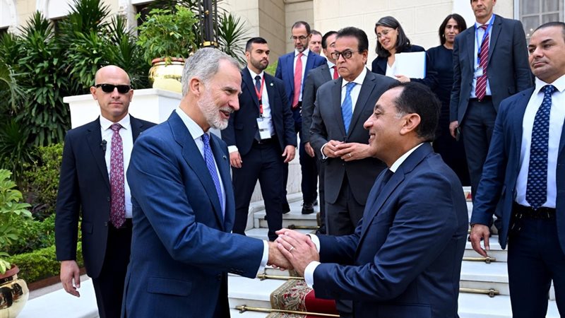 رئيس الوزراء يستقبل