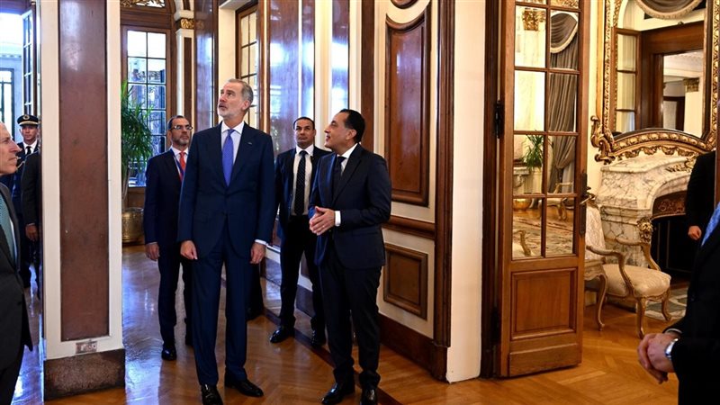 ملك إسبانيا ينبهر