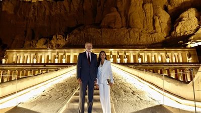 ملك وملكة إسبانيا يجريان جولة في معبد حتشبسوت بالأقصر (صور)