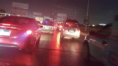 شلل مروري أمام مدينة الإنتاج الإعلامي بأكتوبر بعد اصطدام سيارة بعمود إنارة