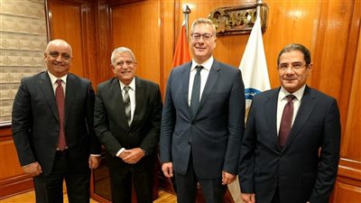 تعاون مصري كندي لاستخراج النفط غير التقليدي بالصحراء الغربية