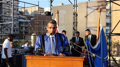 رئيس جامعة الإسكندرية يشهد حفل تخرج الدفعة 79 بكلية الهندسة