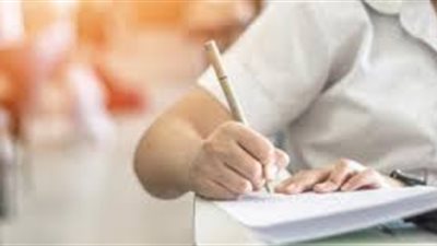 خبيرة طاقة تقدم نصائح تساعد الطلاب على المذاكرة (فيديو)