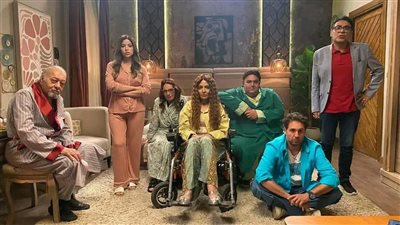 مي كساب على كرسي متحرك في 