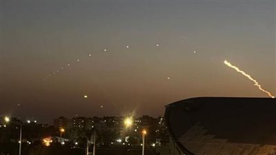 تفعيل أنظمة دفاع جوي أم صاروخ باليستي جديد، مقذوفات تضيء سماء إيران، ماذا حدث؟ 