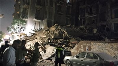 النيابة تعاين عقار روض الفرج المنهار وتتحفظ على المالك