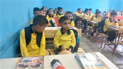 مدارس الإسكندرية تستقبل طلاب أولى ابتدائي بالأعلام والبالونات والحلوى في أول يوم دراسة (فيديو وصور)