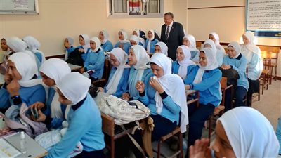 وكيل التعليم بالبحيرة يتفقد انتظام المدارس بأول أيام العام الجديد (صور) 