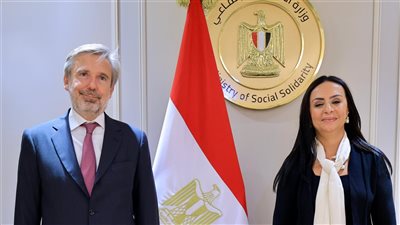 التمكين الاقتصادي والأسر المنتجة على رأس مناقشات وزيرة التضامن والسفير الإيطالي 