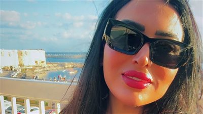 طبيبة تجميل تدعي علاقتها بأحمد مكي وتكشف أسرار حياتهما وسبب انفصالهما 