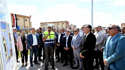 رئيس الوزراء يفتتح محطة مياه القنطرة غرب الصناعية 