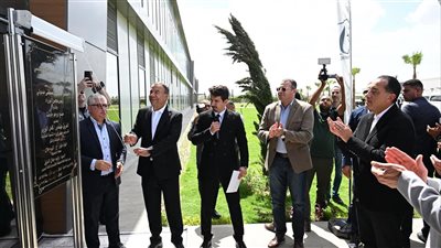 باستثمارات 40 مليون دولار، مدبولي يفتتح مصنع ملابس تركيًّا بمنطقة القنطرة غرب 