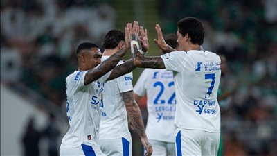 الهلال يتقدم على أهلي جدة بثلاثية نظيفة في الشوط الأول