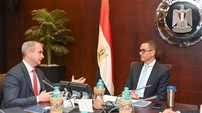 وزير الاستثمار يستعرض فرص التعاون مع شركة الكازار بقطاع الطاقة المتجددة