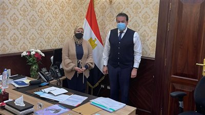 القائم بعمل وزير الصحة يناقش مع نقيب التمريض قضايا المهنة