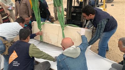 المتحف المصري الكبير يستقبل 23 قطعة أثرية ثقيلة | صور