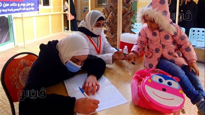 45 ألف طفل تلقوا التطعيم ضد مرض شلل الأطفال في اليوم الأول بمطروح