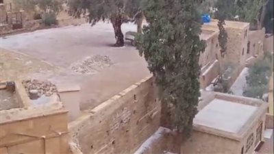 درجة الحرارة صفر.. بدء تساقط الثلوج على سانت كاترين واستمرار الدراسة | صور