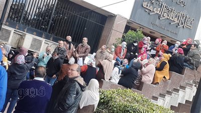 العاملون بدار الكتب والوثائق يطالبون برحيل رئيسة الدار | فيديو وصور