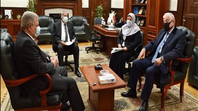 محافظ جنوب سيناء ورئيس القابضة للمياه يناقشان آليات تطوير منظومة المرافق