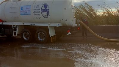 رفع تراكمات مياه بالطريق الزراعي في القليوبية