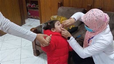 بأول أيام الحملة.. تطعيم 522 ألف طفل ضد شلل الأطفال في المنيا | صور