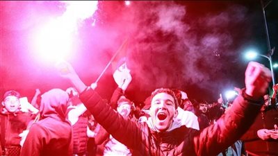 شماريخ وألعاب نارية.. هكذا استقبلت الجزائر 