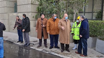 محافظ القاهرة يتابع إزالة مياه الأمطار بالشوارع