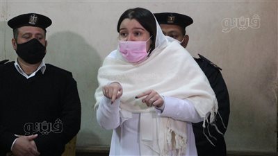 طلبت بنات محترمة للشغل.. نص كلمة حنين حسام للقاضي بآخر جلسات محاكمتها