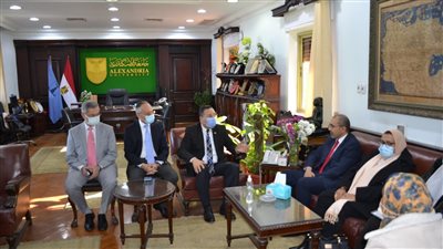رئيس جامعة الإسكندرية يستقبل فريق الهيئة القومية لضمان جودة التعليم والاعتماد