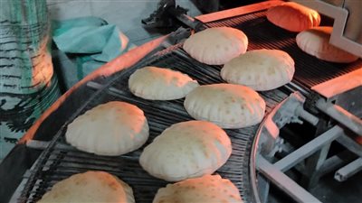 التموين: انتظام عمل المخابز وصرف الخبز على بطاقات الدعم 