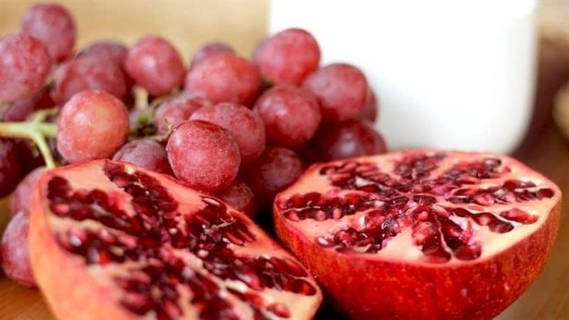  الرمان والعنب