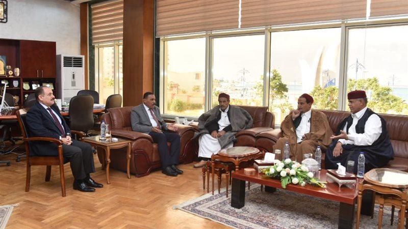 محافظ مطروح يستقبل