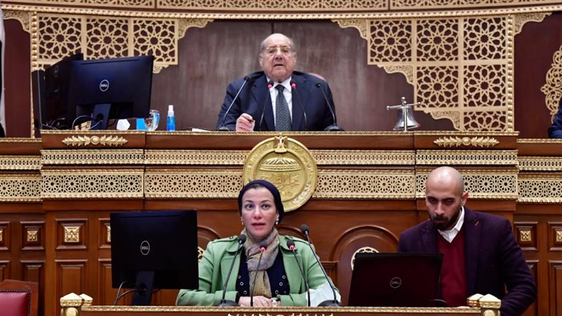 وزيرة البيئة أمام