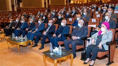 وزير الإنتاج الحربي يناقش مع الشركات الحساب الختامي لموازنة 20-21