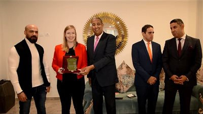 مجلس المدينة الرياضية بالأسمرات يكرم وفد أعضاء الكونجرس الأمريكي | صور