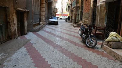 محافظة الفيوم تغطي الشوارع الجانبية بالإنتر لوك