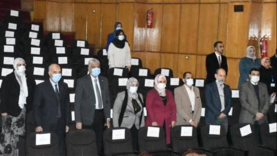 تكريم ٤٥٠ عالما وباحثا بجامعة قناة السويس | صور