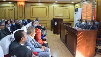 رئيس جامعة بني سويف يرأس اجتماع منسقي شعب اللغات والبرامج الجديدة