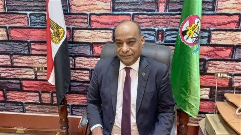 الدكتور أكرم حسن