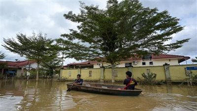 بعد فقدان منازلهم.. ضحايا الفيضانات في ماليزيا يطلبون المساعدة 