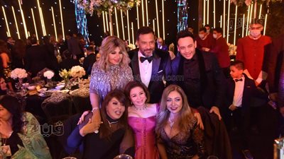 إلهام شاهين وهالة صدقي ومحمد لطفي في حفل زفاف ابنة ماجد المصري|فيديو